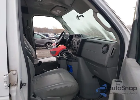 2013 Ford E-150 Commercial z USA, uszkodzony, nr VIN 1FTNE1EW1DDA21867